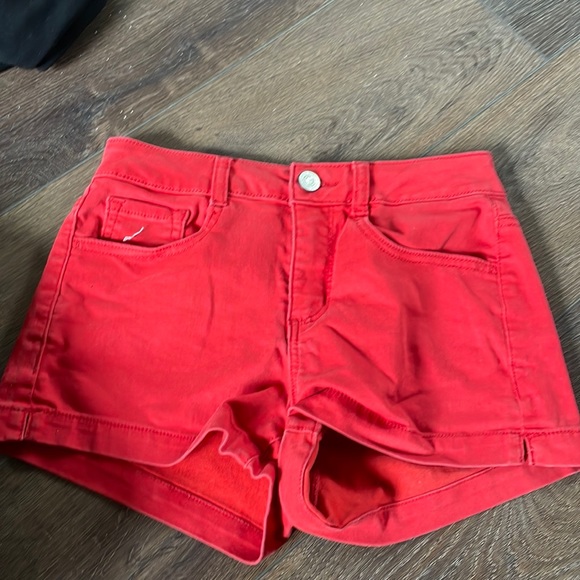 Red shorts - Picture 1 of 1
